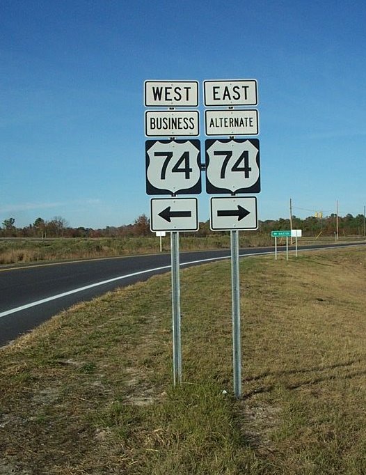 Photo of possibly confusing sign assembly at the off-ramp from the I-74 
freeway at the Alt. US 74/Bus. US 74 exit near Alma in Dec. 2007