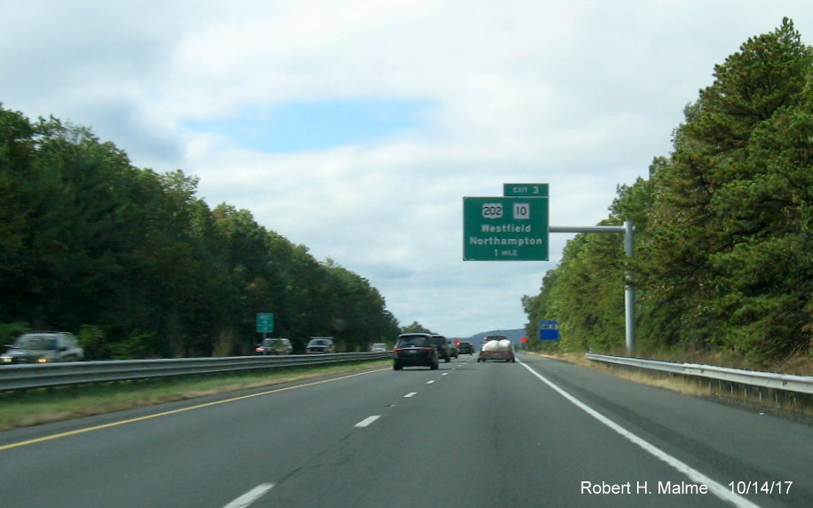 Image of recently placed 1 mile advance sign for US 202/MA 10 exit on I-90/Mass Pike West in Westfield