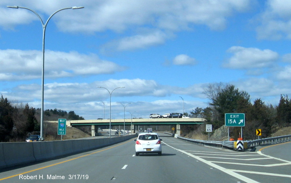 Image of new milepost for Mile 123 on I-90/Mass Pike West at off-ramp to I-95 interchange in Weston