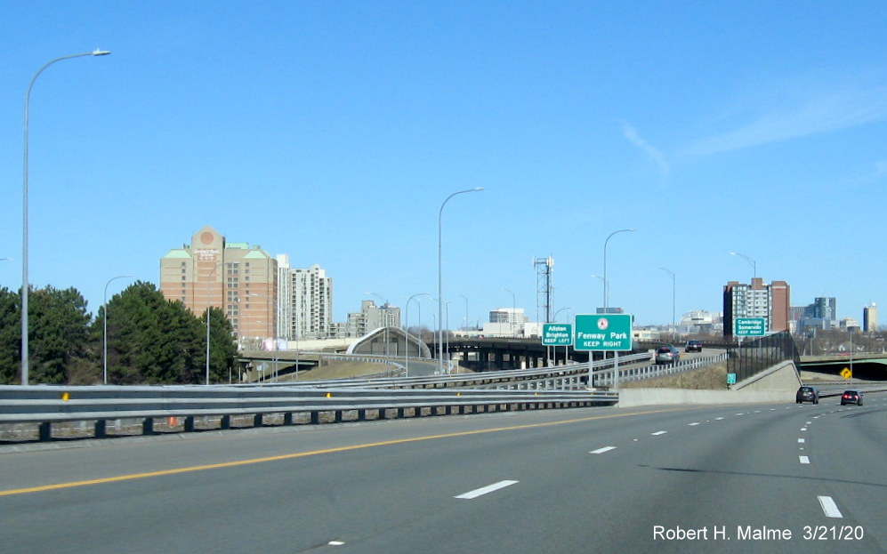 Image of newly placed guide signs along exit ramp to Allston/Brighton/Cambridge from I-90/Mass Pike East in Allston