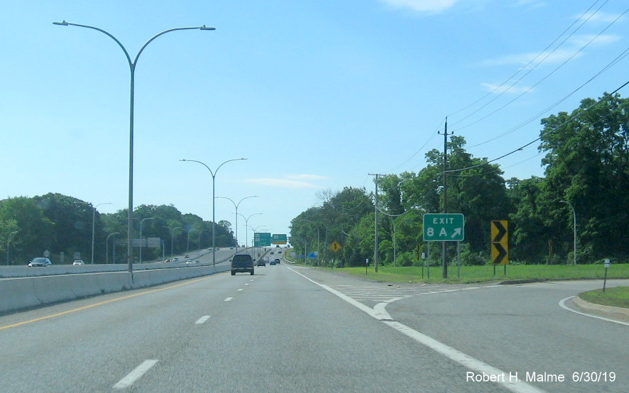 Image of new exit number gore sign for I-295 North exit on RI 146 South in Lincoln