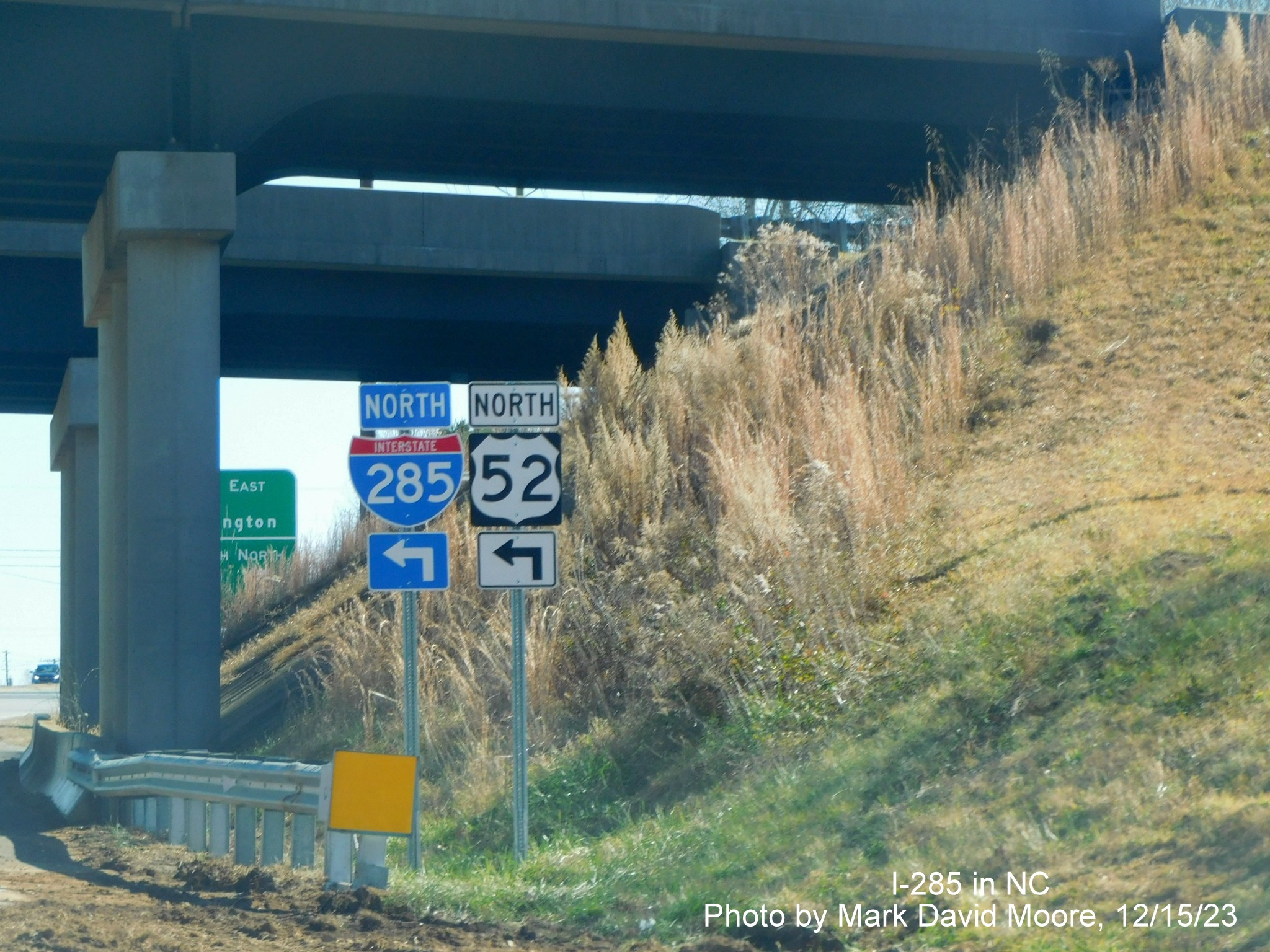 Image of North I-285 and US 52 trailblazers on US 64 East in Lexington, by Mark David Moore, December 2023