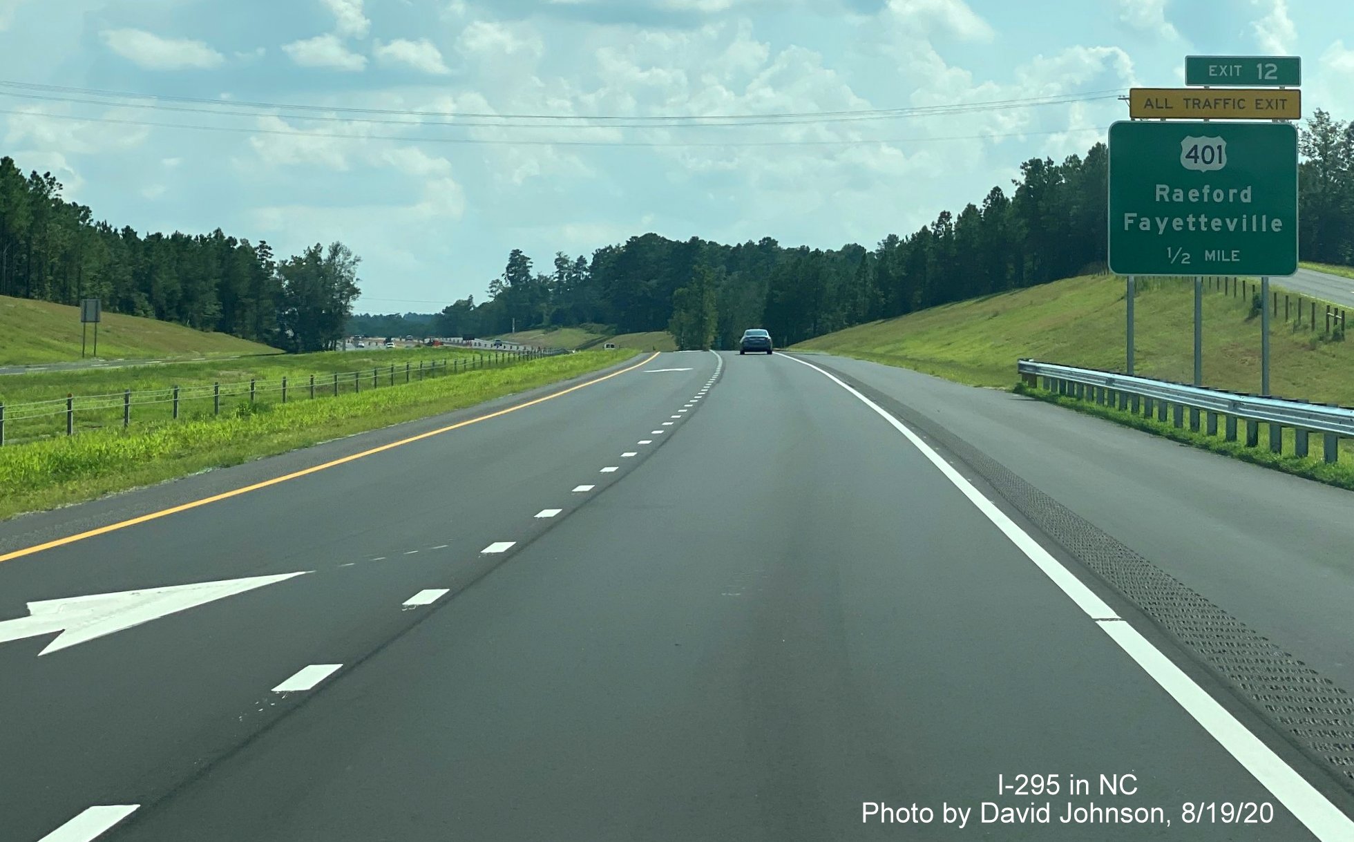 Image of 1/2 Mile Advance ground mounted sign for US 401 exit on Outer Loop/I-295 South in Fayetteville, 
        by David Johnson August 2020