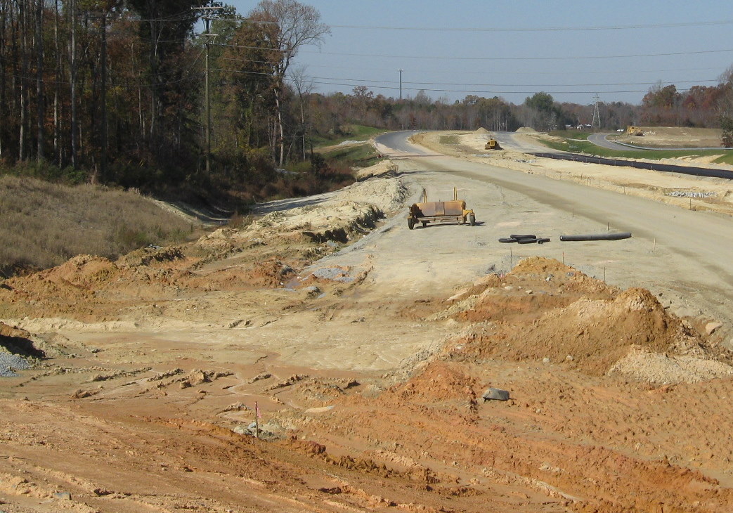 Photo of view from Cedar Square Rd to the north showing consruction progress 
in Nov. 2009