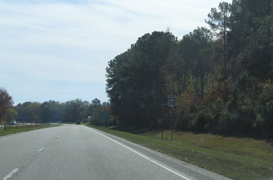 Photo of former I-74/US 74 sign assembly on Luarinburg Bypass, Nov. 2009