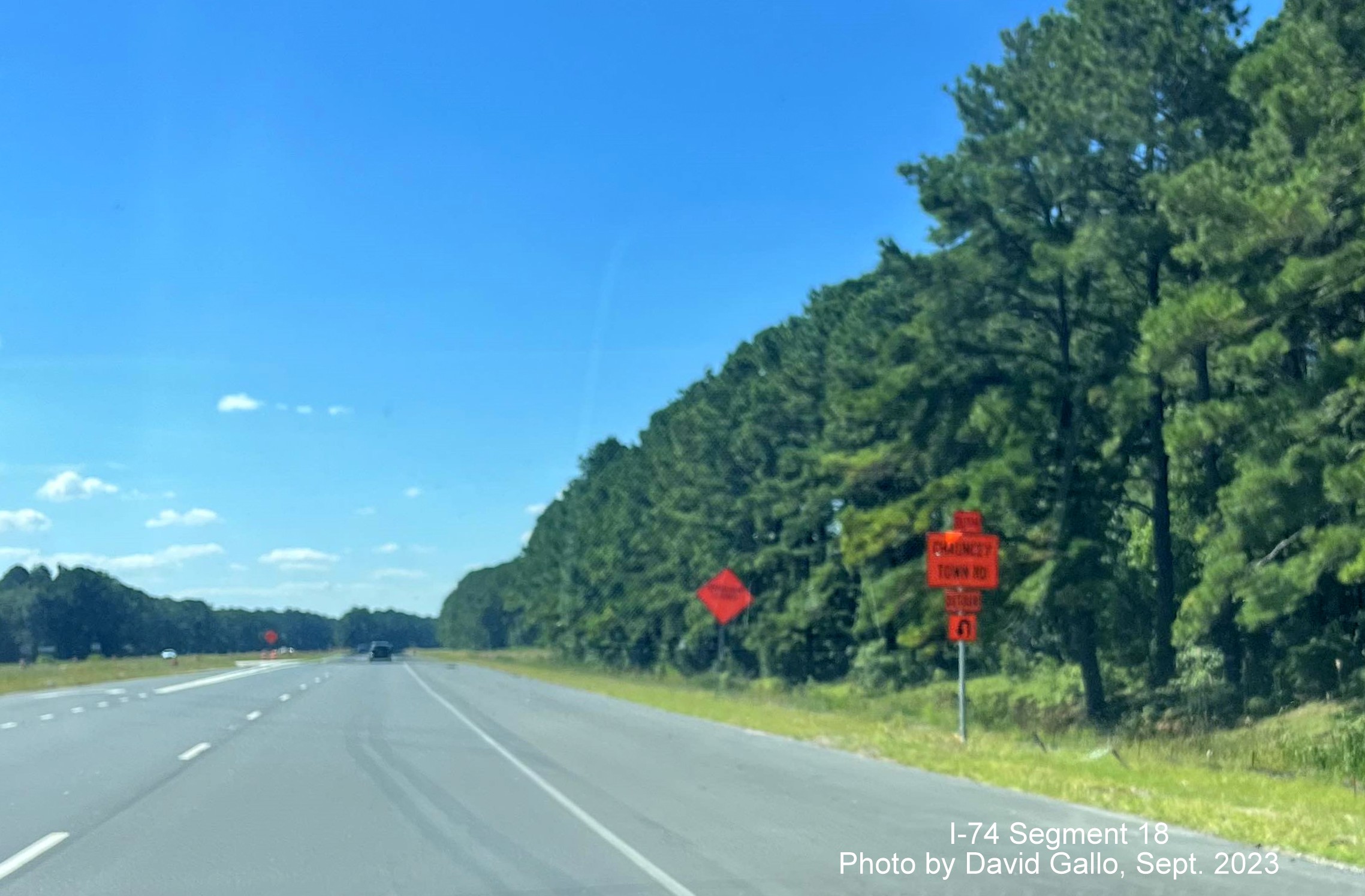 Image of signage for the temporary turnaround for Chauncey Town Road traffic on US 74/76 (Future I-74) West in Lake Waccamaw, David Gallo, September 2023
