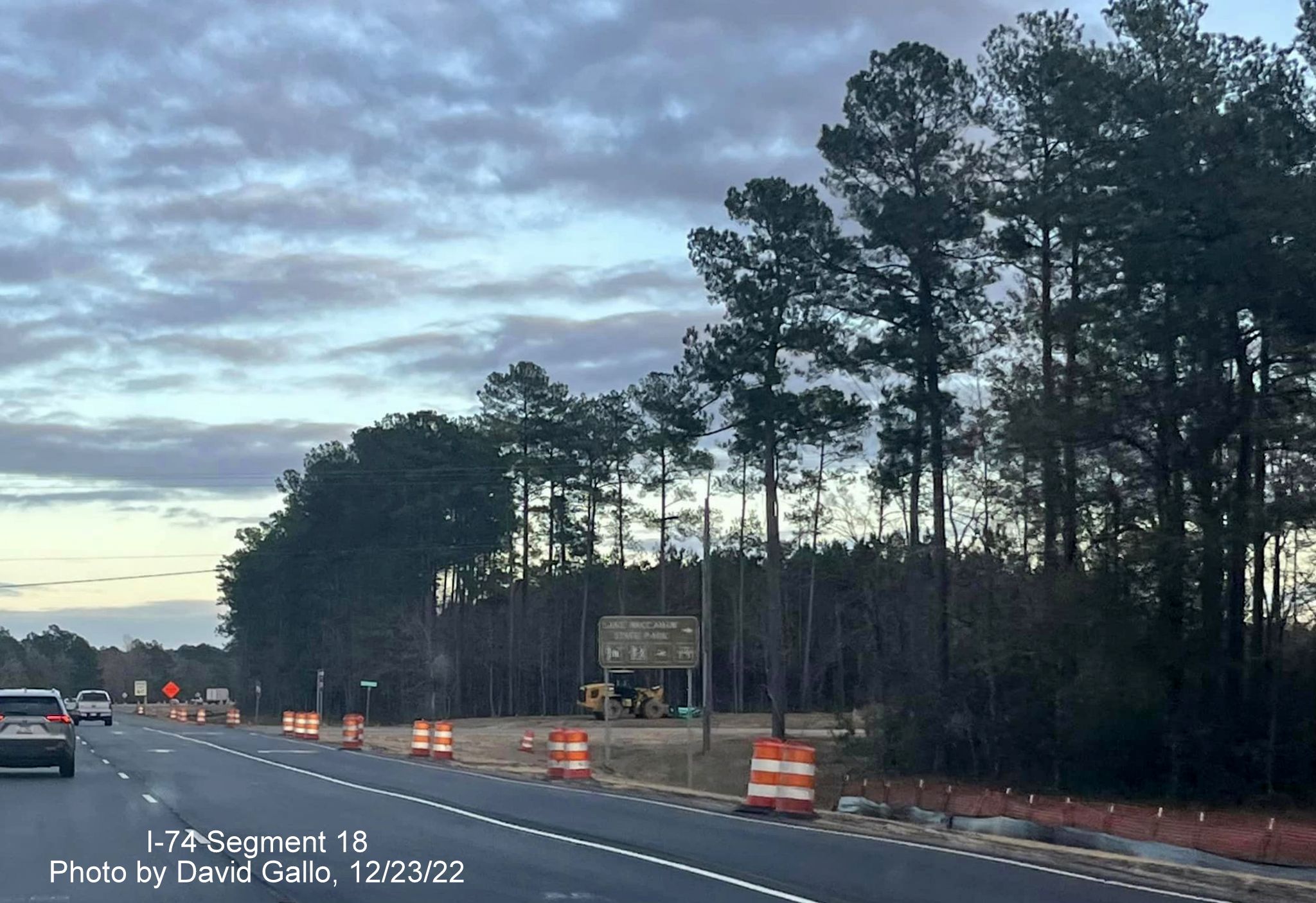 Image of approaching the Lake Waccamaw interchange work zone on US 74/76 East, by David Gallo, December 2022