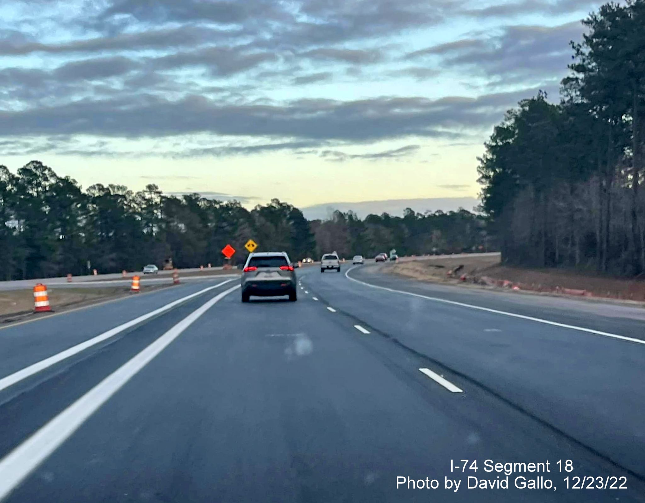 Image of roadway in the Lake Waccamaw interchange work zone on US 74/76 East after Old Lake Road, by David Gallo, December 2022