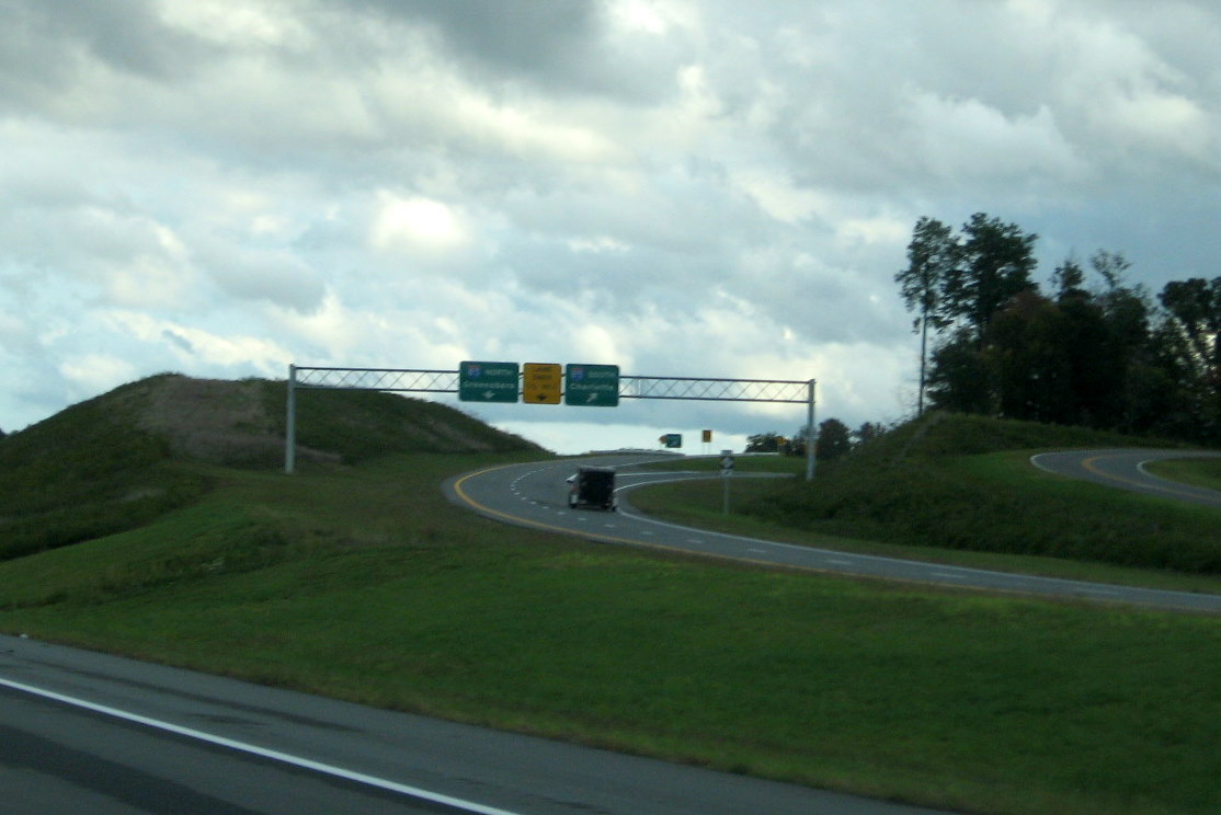 Photo showing signage on I-85 ramps from unopened I-74, Oct. 2011