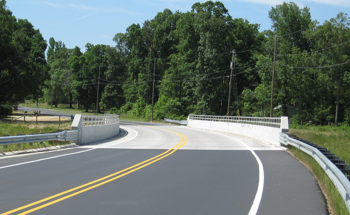 Photo of completed Kersey Valley Rd Bridge after final layer of asphalt
asphalt was placed before I-74 freeway was opened, May 2010