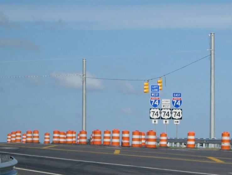 Photo of sign assembly at the eastern end of the I-74/US 74 freeway near 
Lumberton in Oct. 2008