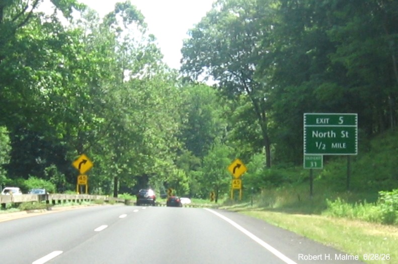 Image of 1/2 mile advance sign for the North Street exit, with new milepost based exit
 number and Old Exit 31 tab below on CT 15 North/Merritt Parkway in Greenwich