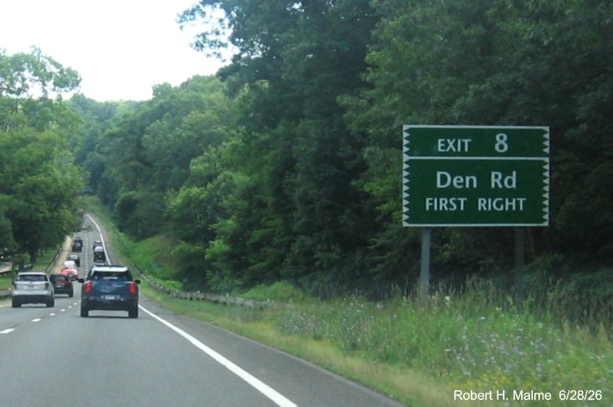 Image of 1/2 mile advance sign for the Den Road exit, with new milepost based exit
 number on CT 15 North/Merritt Parkway in Greenwich