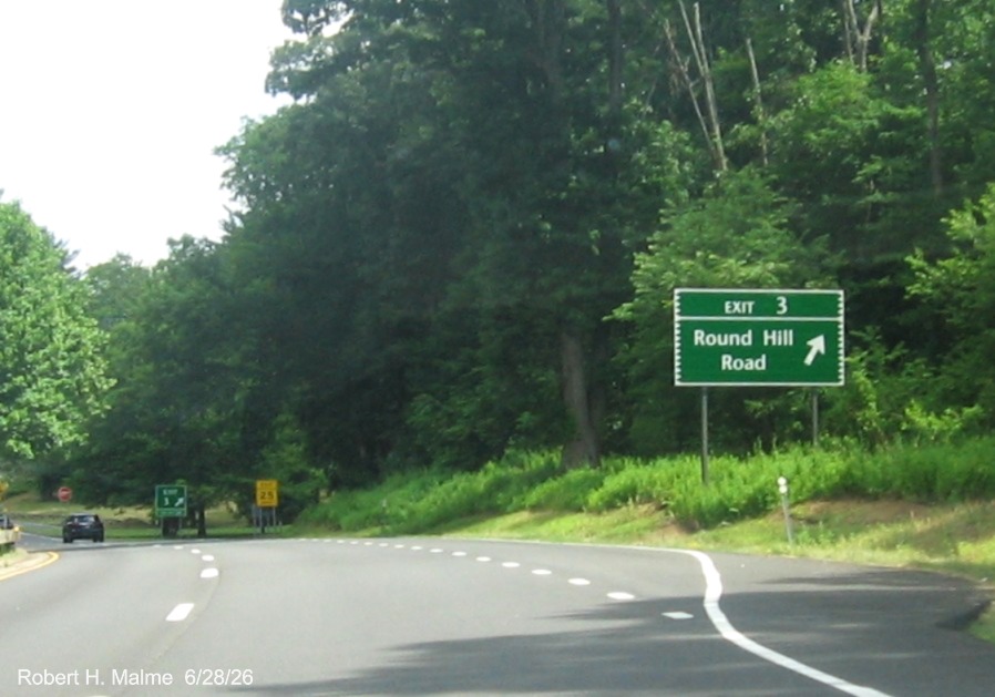 Image of ground mounted ramp sign for the Round Hill Road exit, with new milepost based exit on 
 CT 15 South/Merritt Parkway in Greenwich