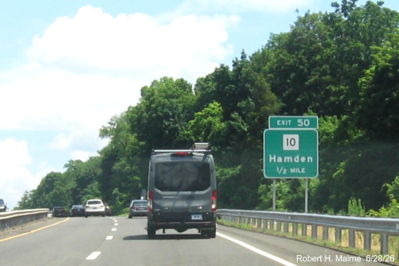 Image of new ground mounted 1/2 mile advance sign for the CT 10 exit on CT 15 North/Cross 
 Parkway in Hamden, June 2026