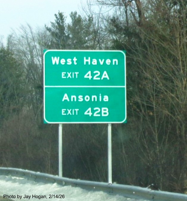 Image of new ground mounted auxiliary sign for the CT 34 exits, on CT 15 South/Cross Parkway 
 in Derby, by Jay Hogan, March 2026