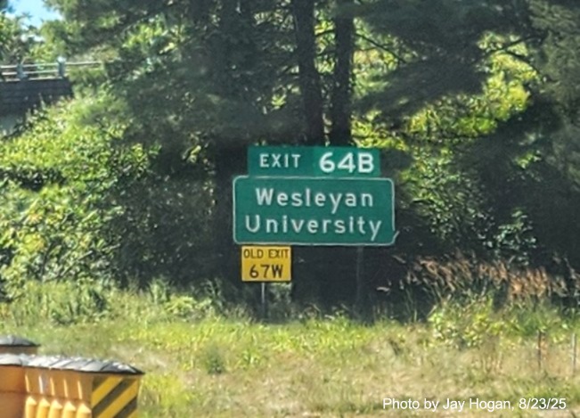 Image of auxiliary sign for the East Main Street exit, with new milepost based exit number 
 and yellow Old Exit 67W tab below on CT 15 North/Cross Parkway in Meriden, by Jay Hogan, August 2025