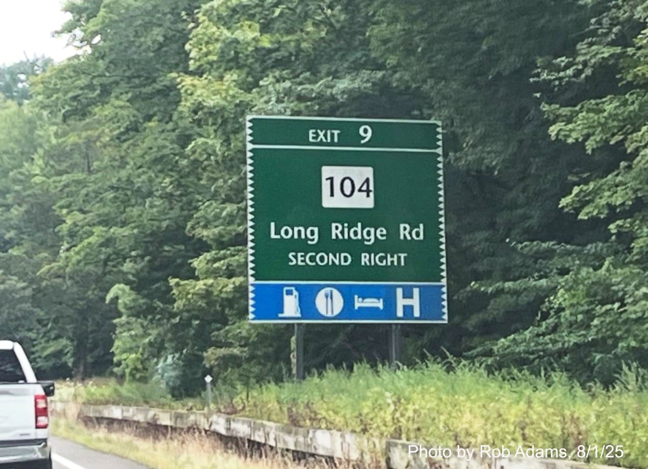 Advance sign for the CT 104 exit, now with new milepost based exit number on CT 15 North
 /Merritt Parkway in Stamford