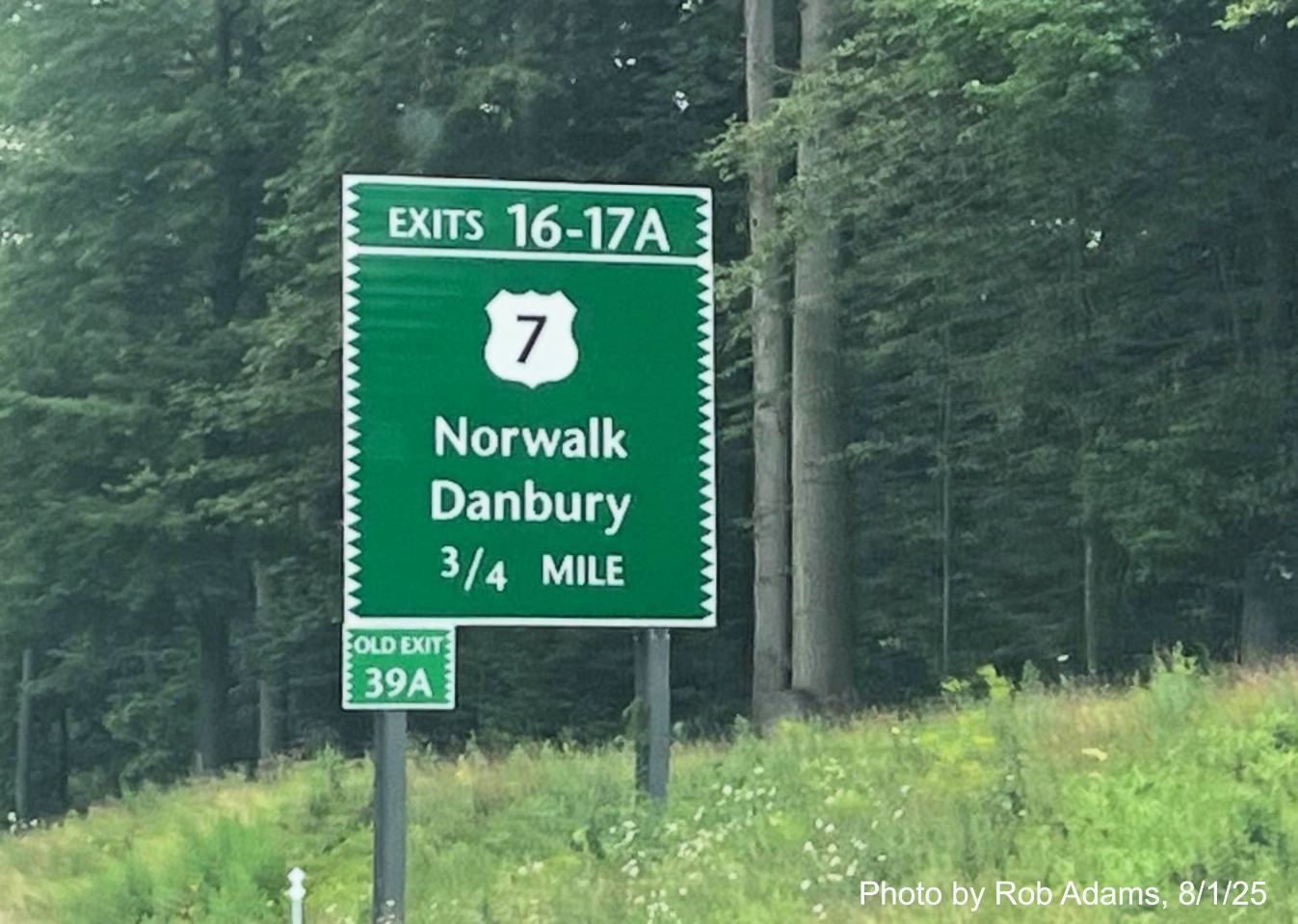 Image of 3/4 Mile advance sign for the US 7 South and North exits, now with new milepost 
 based exit numbers and small Old Exit 39A sign on support post on CT 15 North/Merritt Parkway in Norwalk