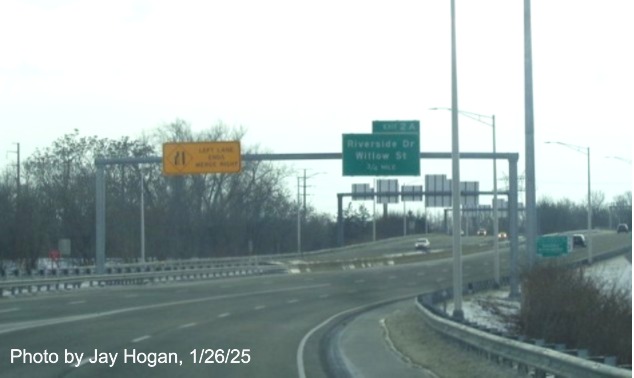 Image of 1/2 mile advance sign for Riverside Drive/Willow Street exit with new milepost based
	  exit number on CT 2 East in East Hartford, by Jay Hogan, January 2025