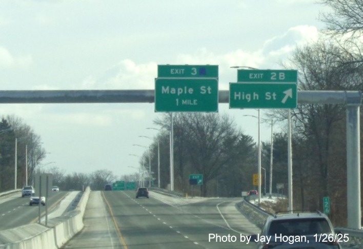 Image of 1 mile advance sign for Maple Street exit with new milepost based
	  exit number on CT 2 East in East Hartford, by Jay Hogan, January 2025