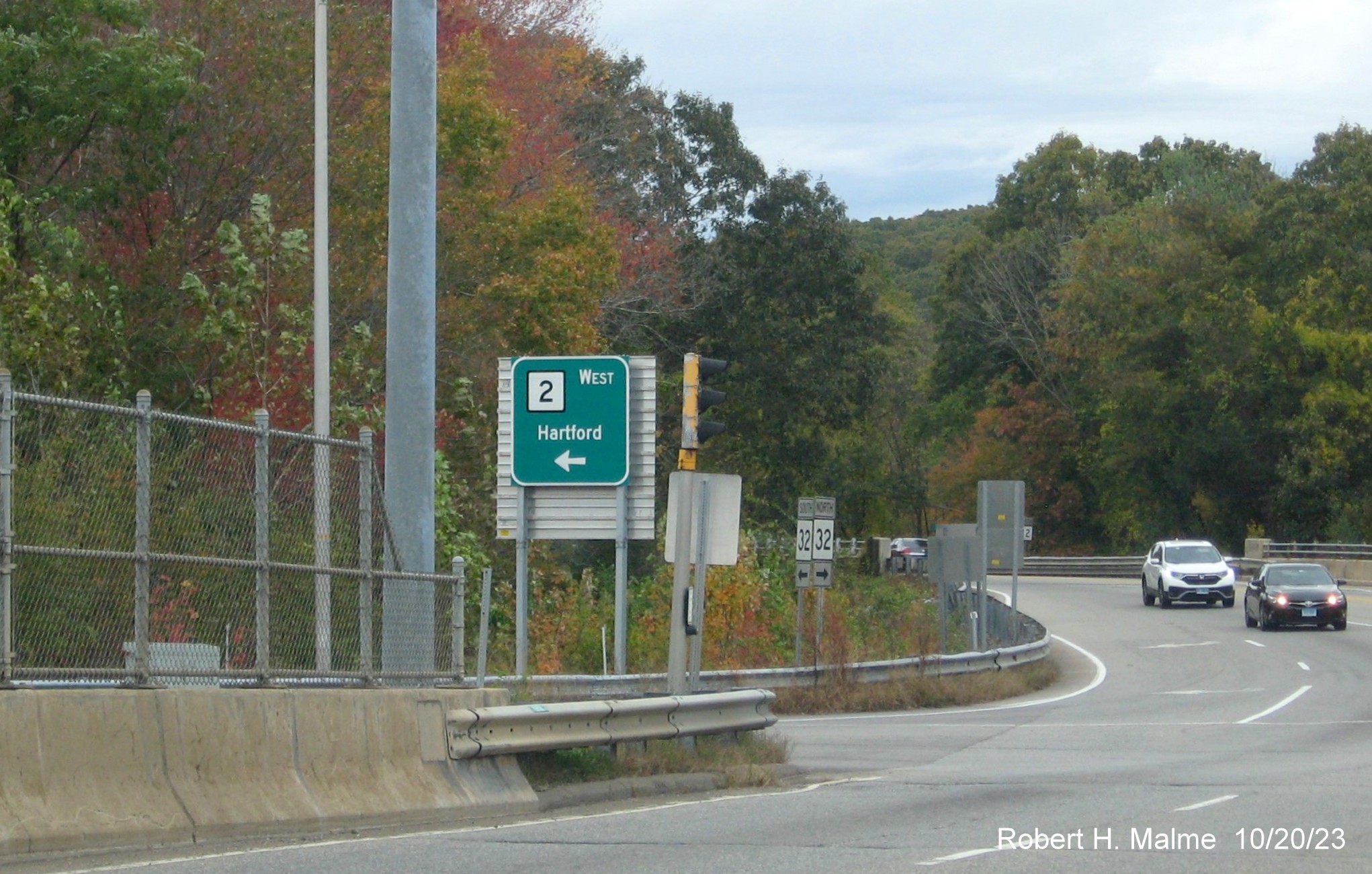 Image of new ramp entrance sign for CT 2 West on CT 32 in Norwich, October 2023