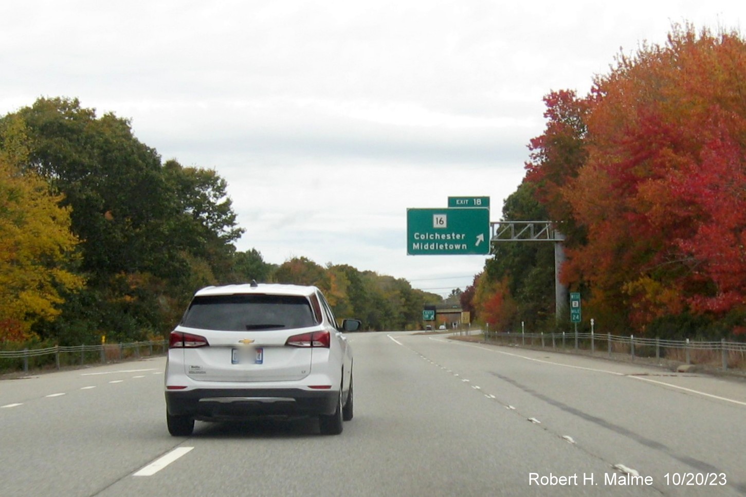 Image of previously placed overhead ramp sign for CT 16 exit on CT 2 West in Colchester, October 2023