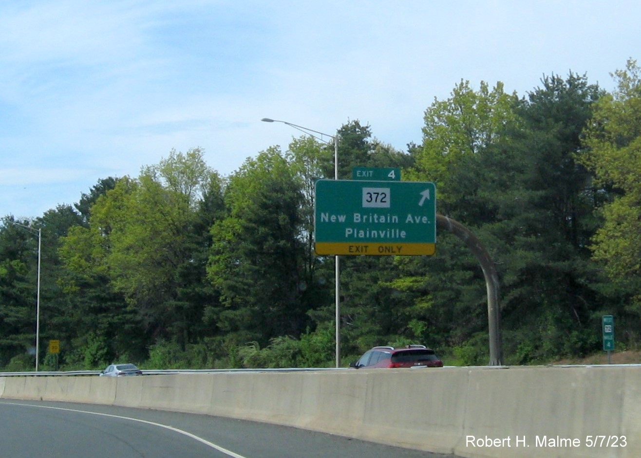 Image of overhead ramp sign for CT 322 exit with new milepost based exit number on CT 72 West in Bristol, May 2023