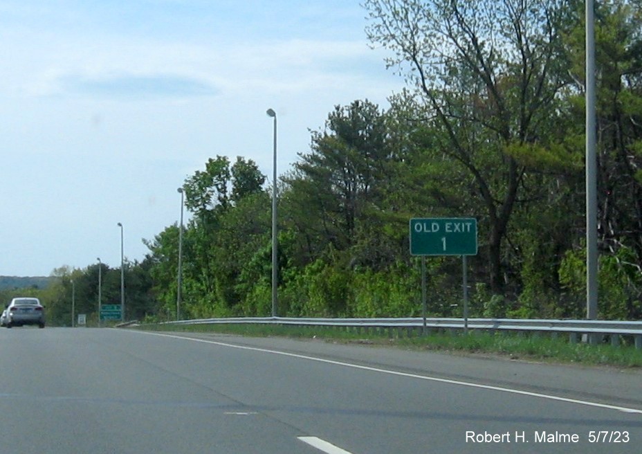 Image of Old Exit 1 sign for CT 177 exit not attached to advance sign on CT 72 West in Bristol, May 2023