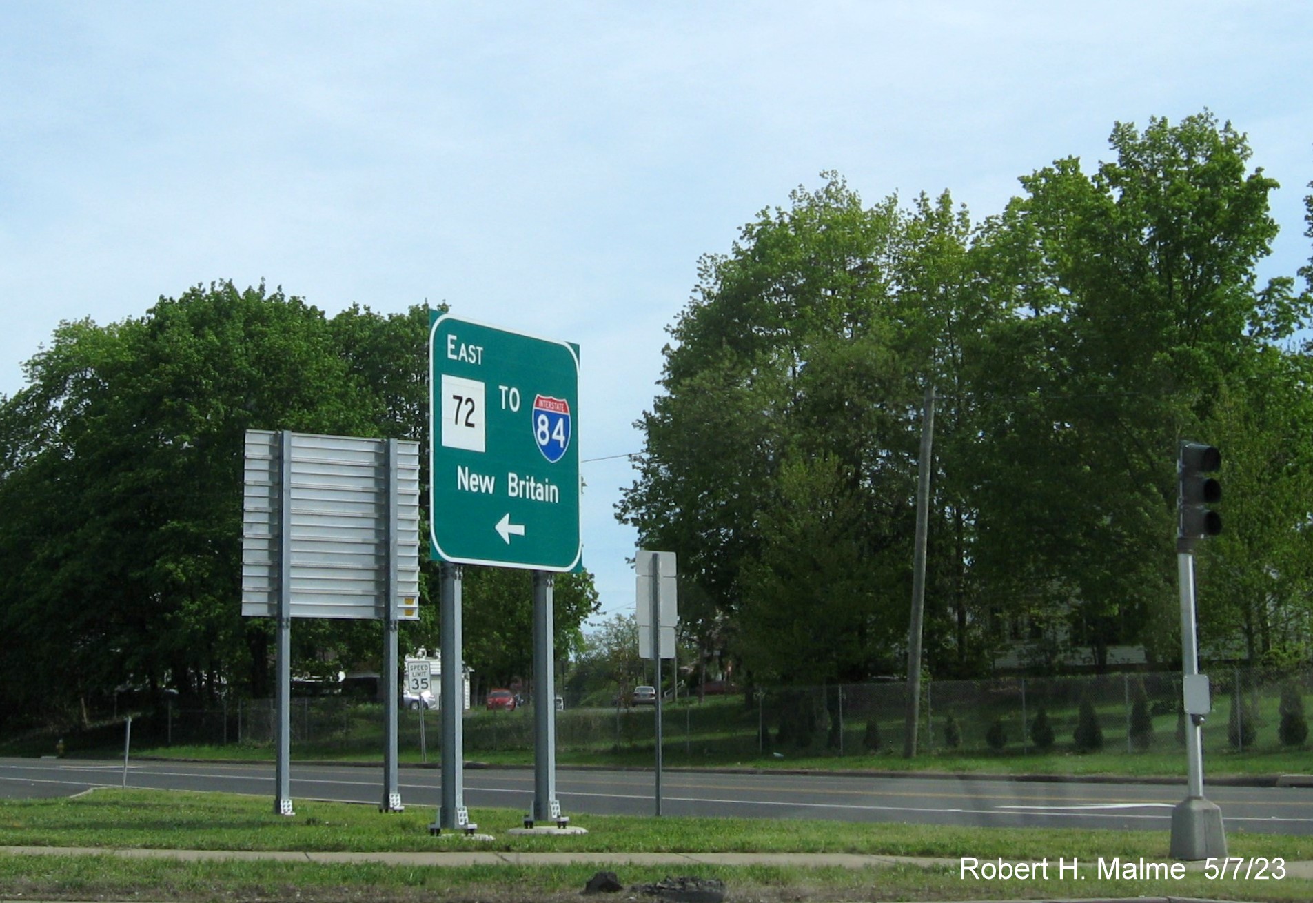 Image of West CT 72 to I-84 guide sign at start of freeway in Bristol, May 2023