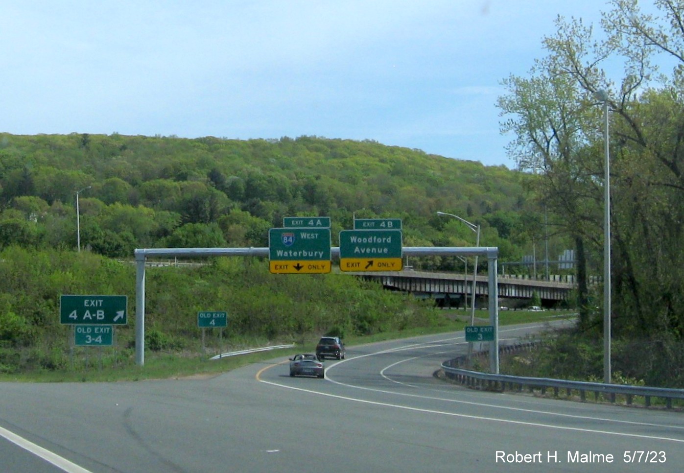 Image of overhead signage from CT 72 East on ramp to I-84 West/Woodford Avenue in Bristol, May 2023
