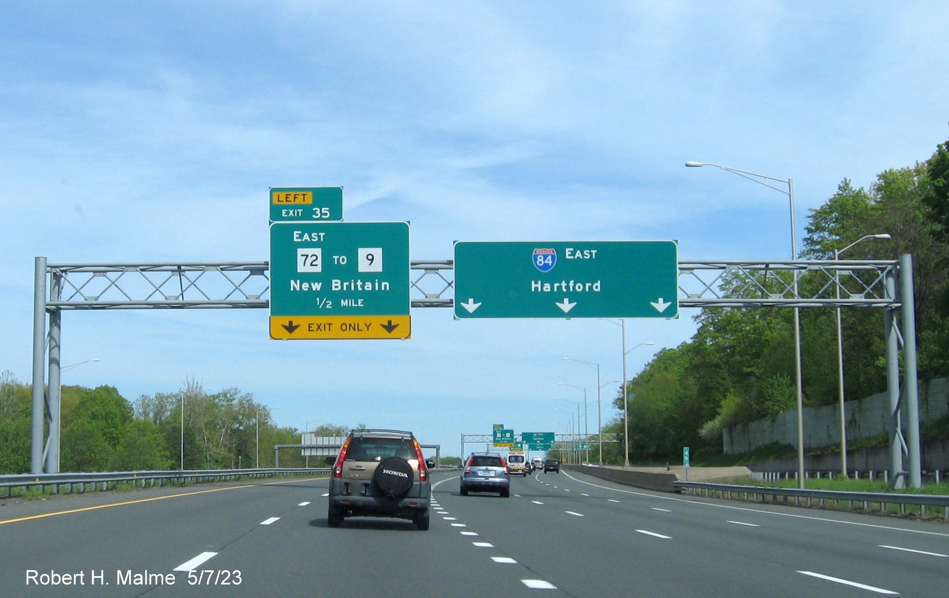 Image of 1/2 mile advance sign for CT 72 East exit on I-84 East in Bristol, May 2023