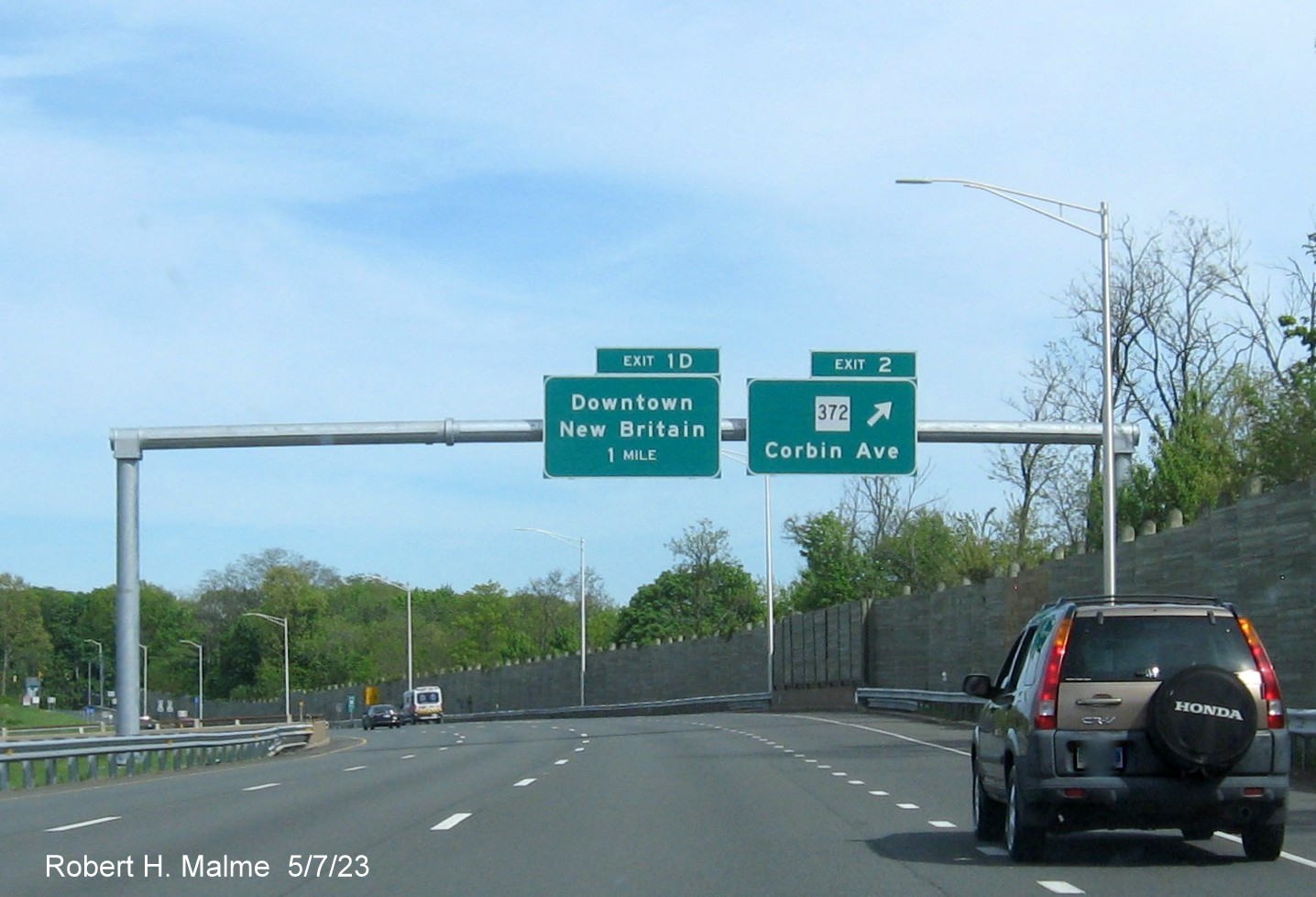 Image of ramp sign for CT 372 exit with new milepost based exit number and attached Old Exit 7 sign on CT 72 East in Bristol, May 2023