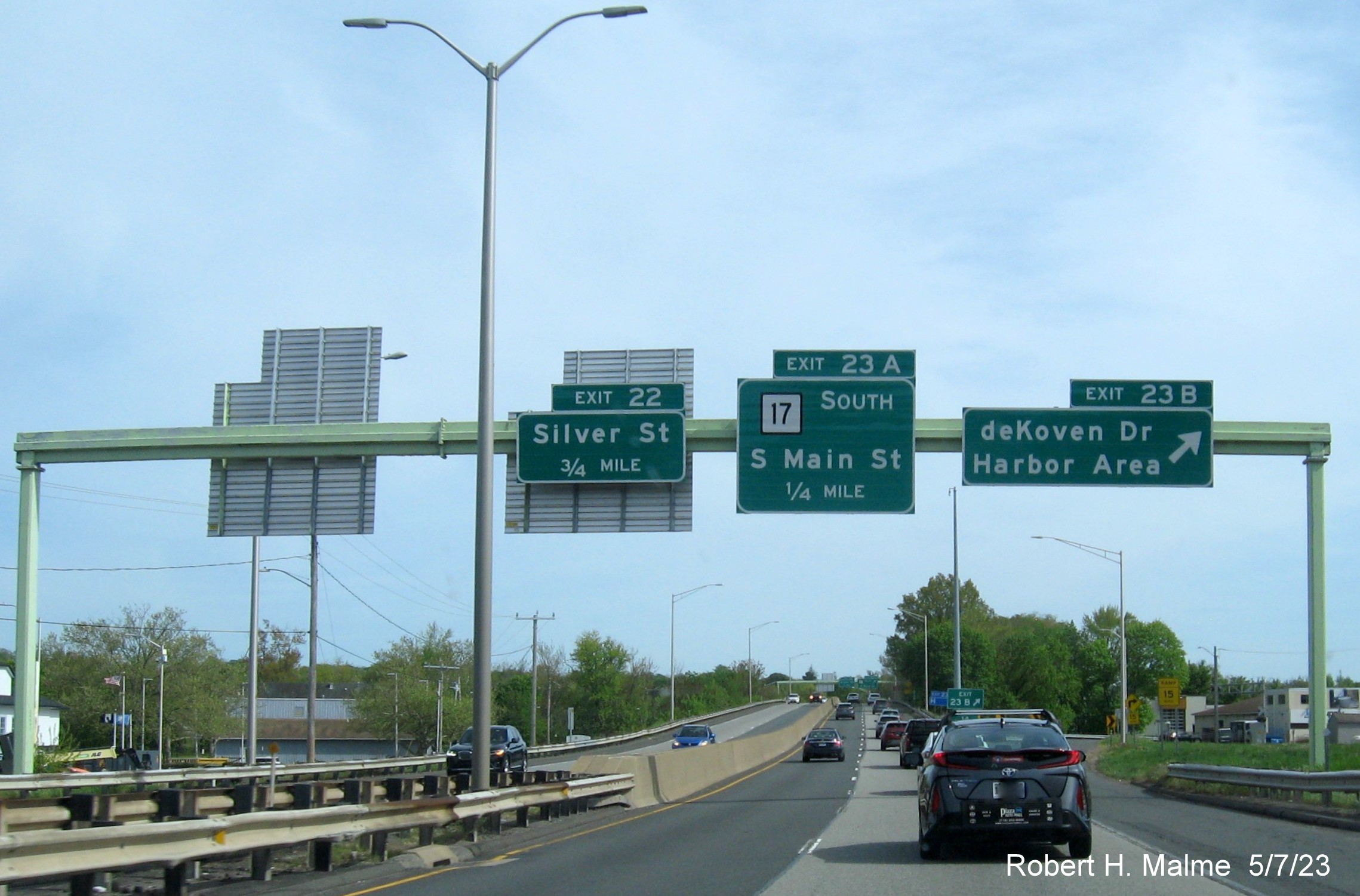 Image of overhead ramp sign for deKoven Drive exit with new milepost based exit number and Old Exit 14 sign below on CT 9 South in Middletown, May 2023