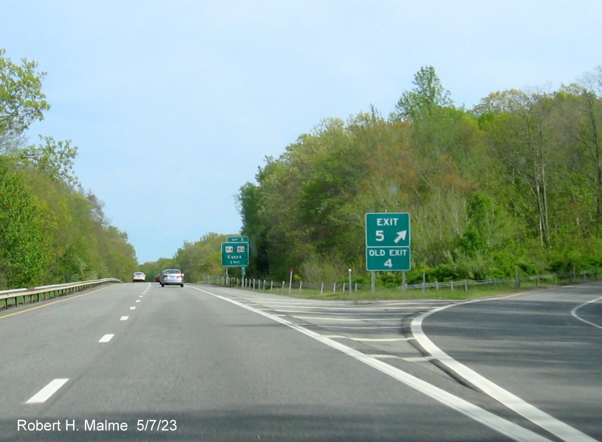 Image of gore sign for CT 154 exit with new milepost based exit number and Old Exit 4 attached below on CT 9 South in Essex, May 2023
