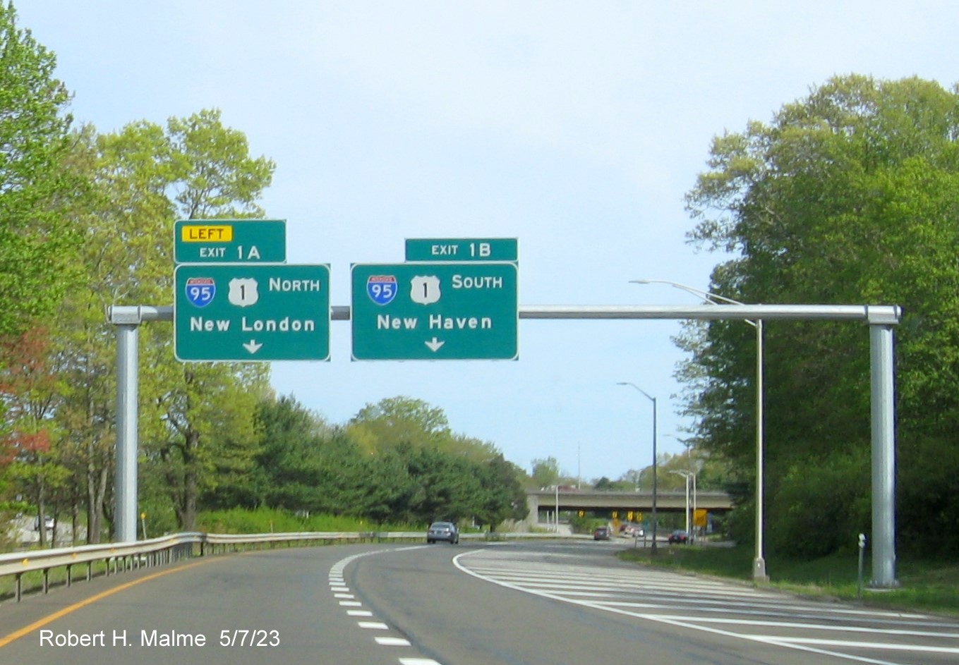 Image of recently placed dual ramp signs for I-95/US 1 North and South exits on CT 9 South in Old Saybrook, May 2023