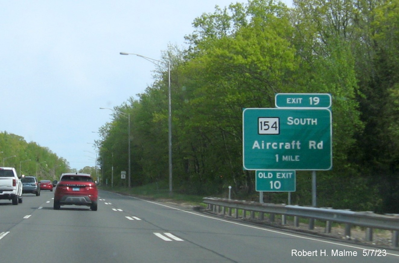 Image of 1 mile advance overhead sign for CT 154 exit with new milepost based exit number and Old Exit 10 sign below on CT 9 South in Durham, May 2023
