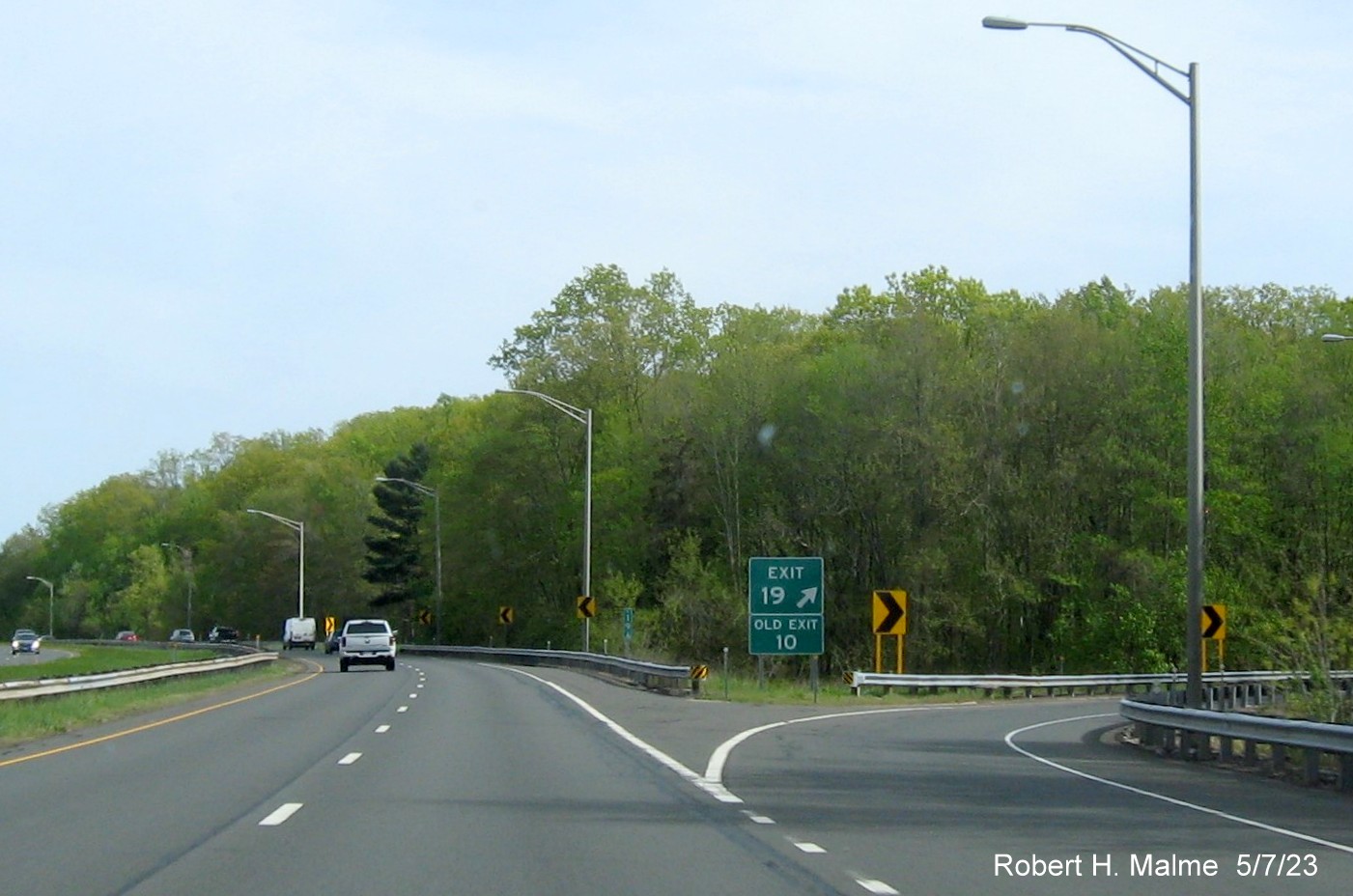 Image of gore sign for CT 154 South exit with new milepost based exit number and Old Exit 9 sign below on CT 9 South in Durham, May 2023