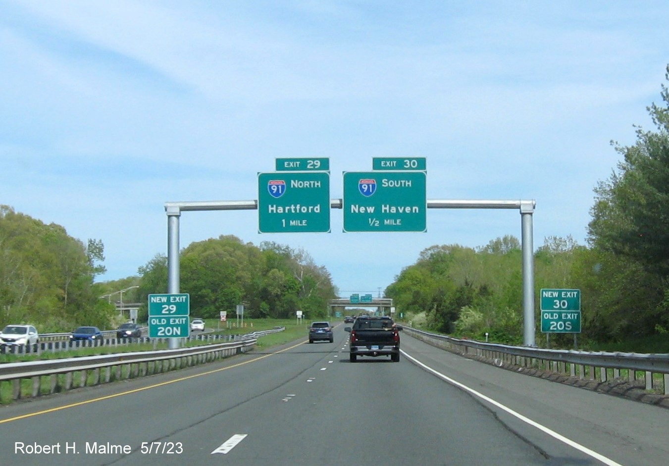 Image of overhead advance signage for I-91 exits with new milepost based exit number and separate Old Exit 20S sign on CT 9 South in Cromwell, May 2023