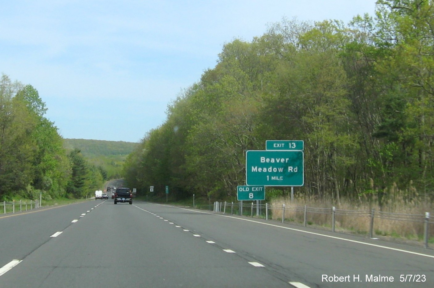 Image of 1 mile advance overhead sign for Beaver Meadow Road exit with new milepost based exit number and separate Old Exit 8 sign in front on CT 9 South in Haddam, May 2023