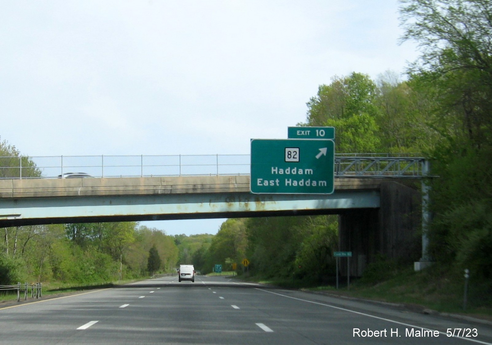 Image of ground mounted ramp sign for CT 82 exit with new milepost based exit number on CT 9 South in Haddam, May 2023