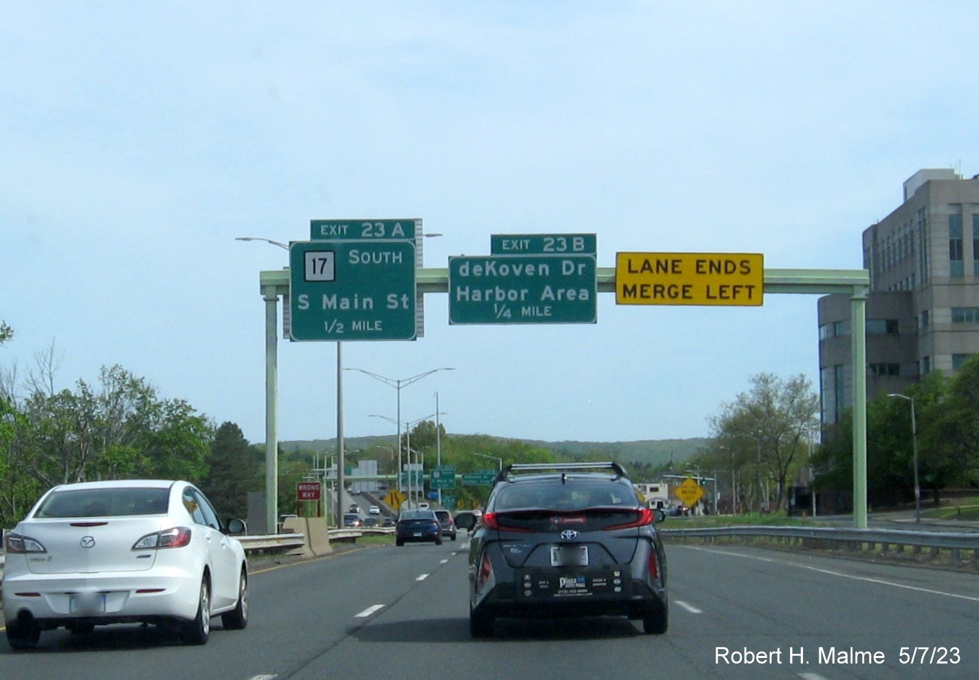 Image of overhead advance signs for CT 17 South and deKoven Drive exits with new milepost based exit numbers on CT 9 South in Middletown, May 2023