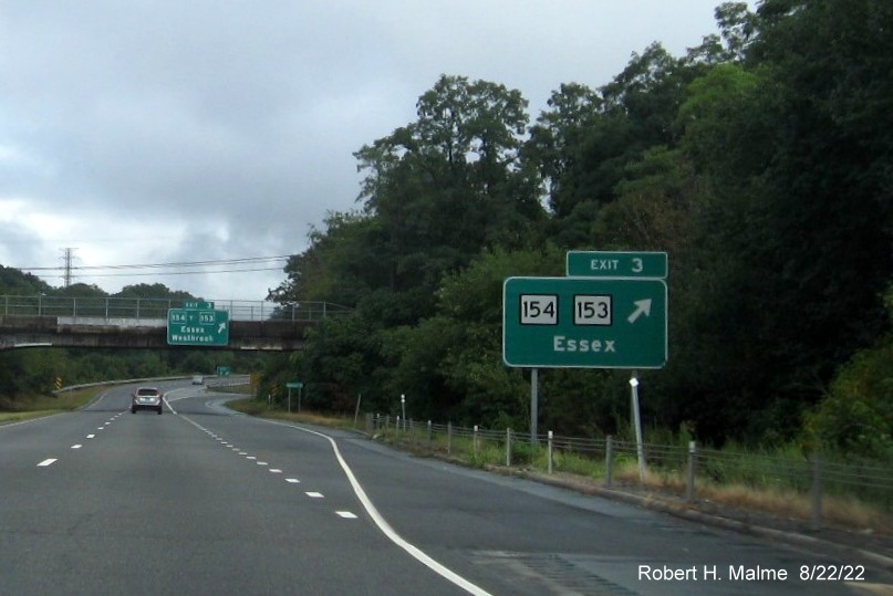 Image of exit sign for CT 154/153 with unchanged exit number on CT 9 South in Essex, August 2022