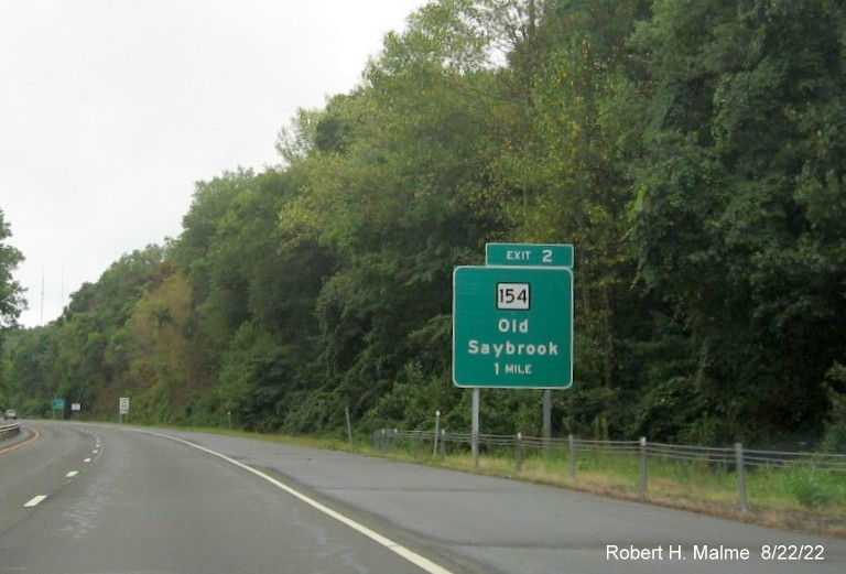 Image of 1 advance sign exit sign for CT 154 with unchanged exit number on CT 9 South in Essex, August 2022