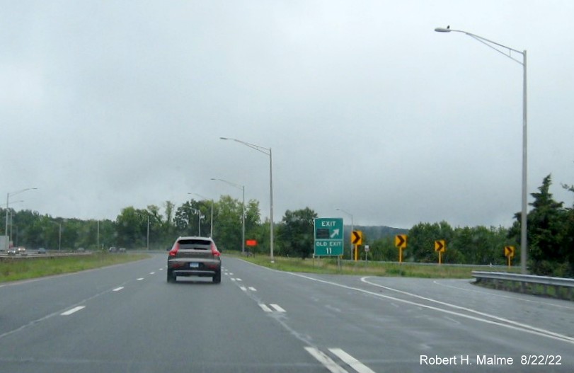 Image of 1 mile advance overhead sign for CT 155 exit with new Old Exit sign in front on CT 9 South in Durham, August 2022