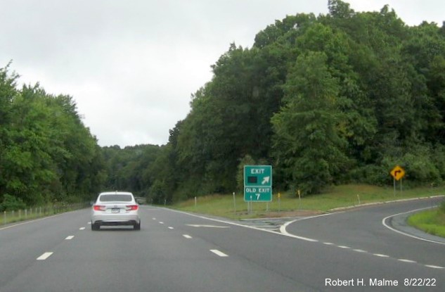 Image of new gore sign for CT 82 exit with future milepost exit covered up and Old Exit 7 sign below on CT 9 South in Haddam, August 2022