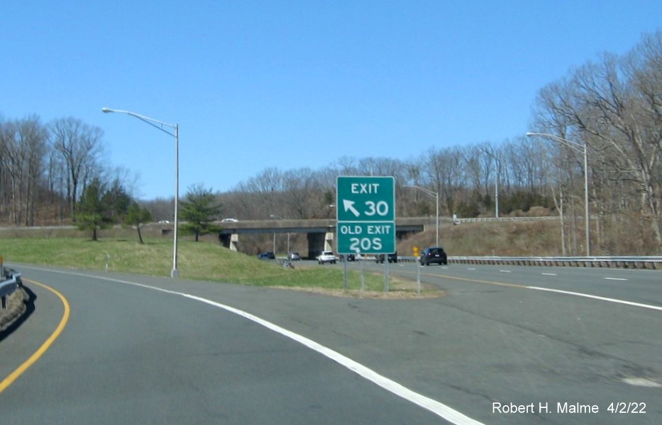 Image of recently placed gore sign with New and Old Exit number sign below for I-91 South exit on CT 9 North in Middletown, April 2022