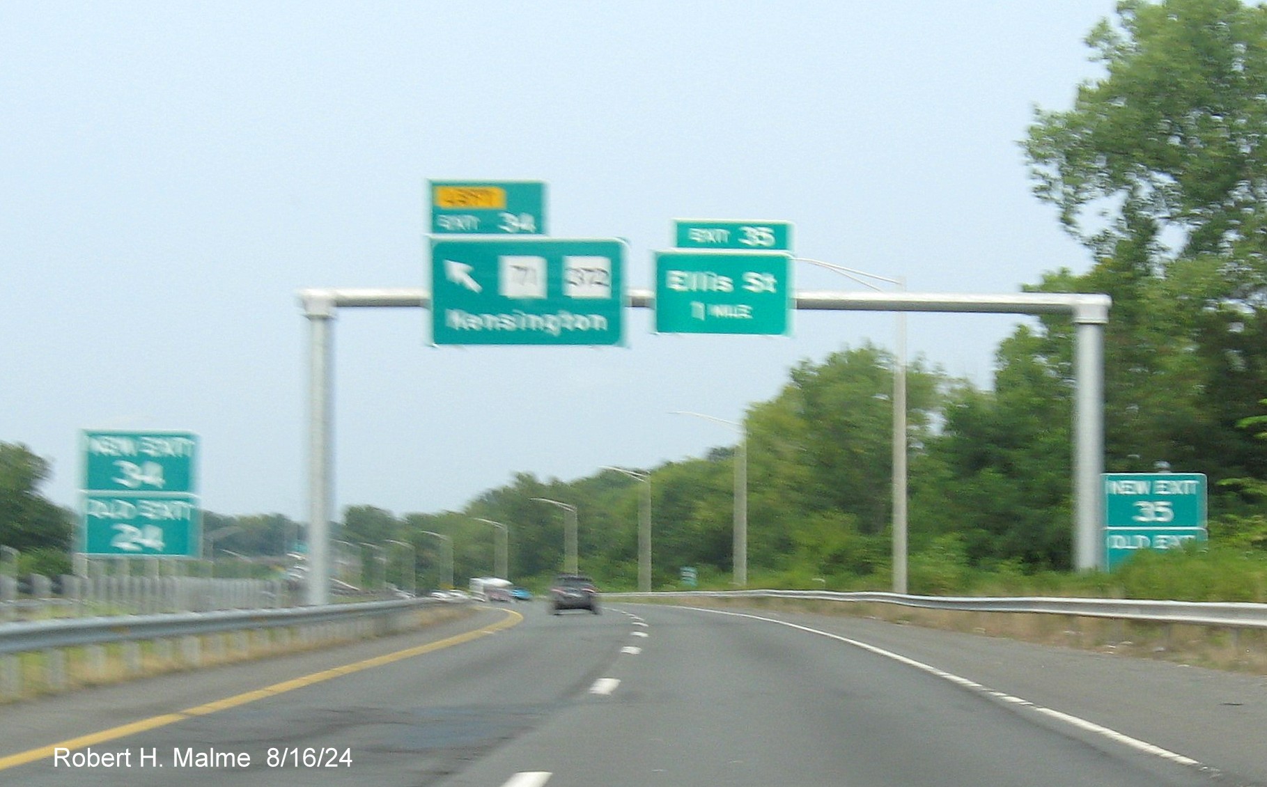 Image of 1 mile advance sign for Ellis Road exit and exit sign for CT 71/372 exit with new milepost based
      exit numbers and separate New and Old Exit signs in front on CT 9 North in Berlin, August 2024