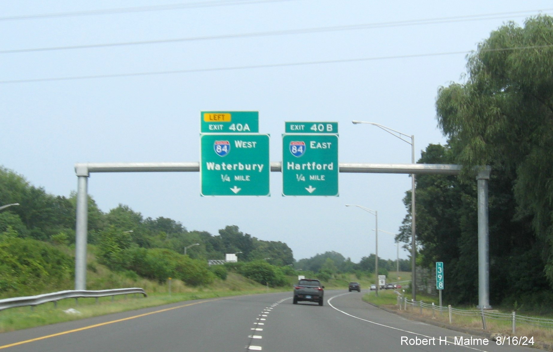 Image of 1/4 mile advance overhead signs for I-84 ramps with new milepost based exit numbers on CT 9 
      North in Farmington, August 2024