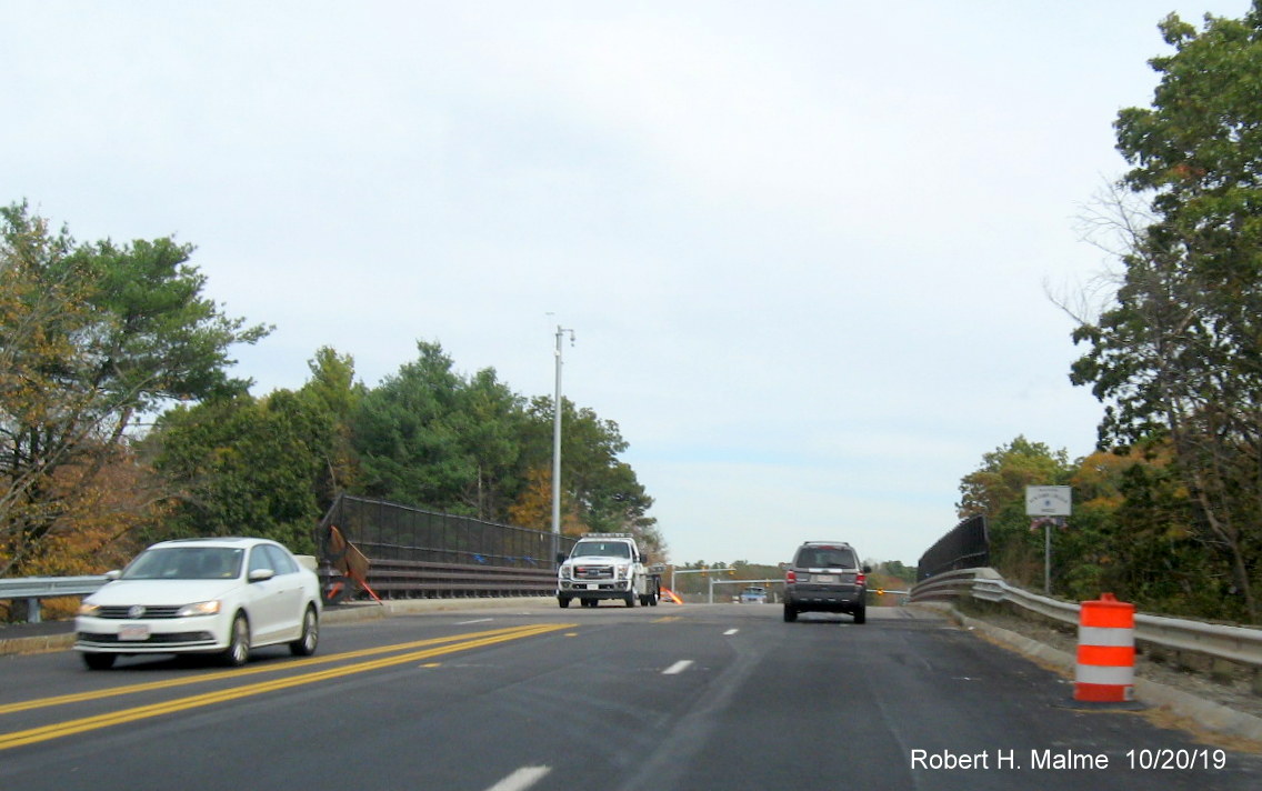 Image of initial setting of two-lane eastbound Derby Street at Benjamin Lincoln Bridge across MA 3 in late Oct. 2019